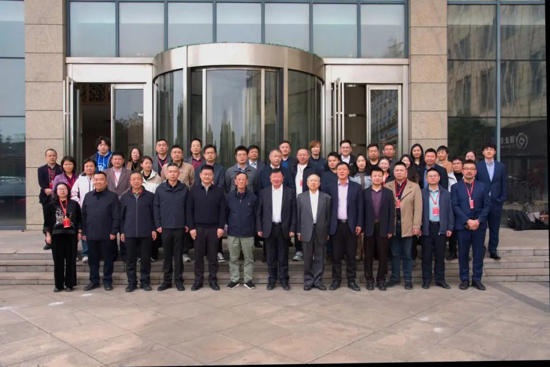 11與會嘉賓合影.jpg